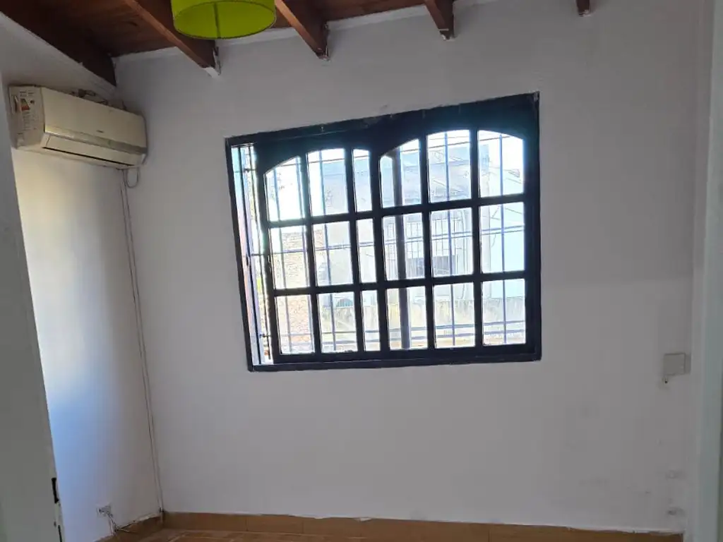 1 quarto, pátio e vaga coberta