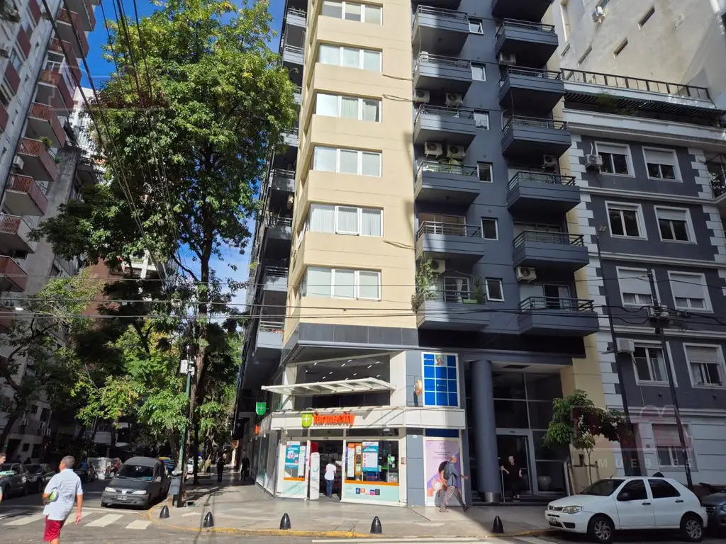 3 ambientes al frente con balcón corrido