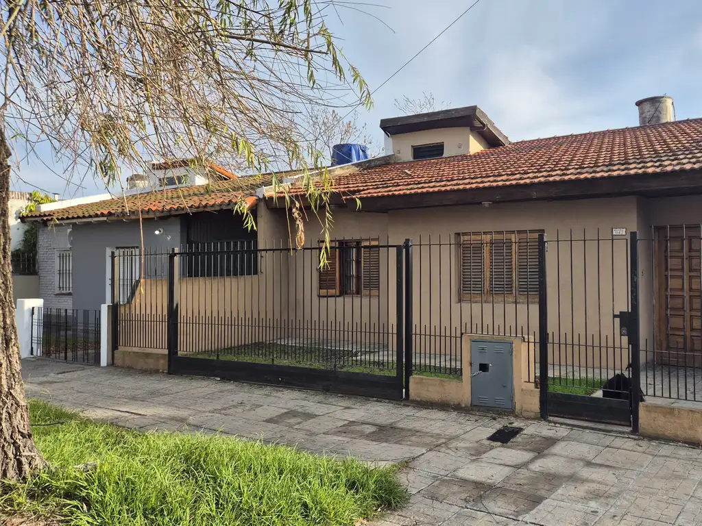 Casa con patio y 3 dormitorios