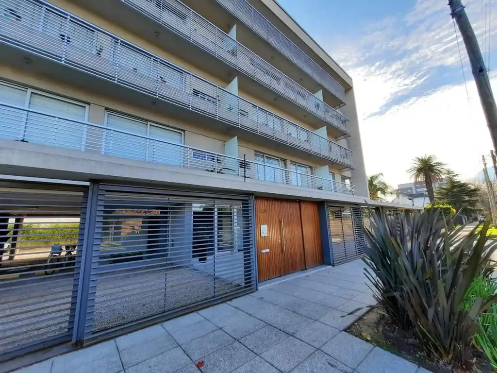 1 dormitorio, balcón y cochera