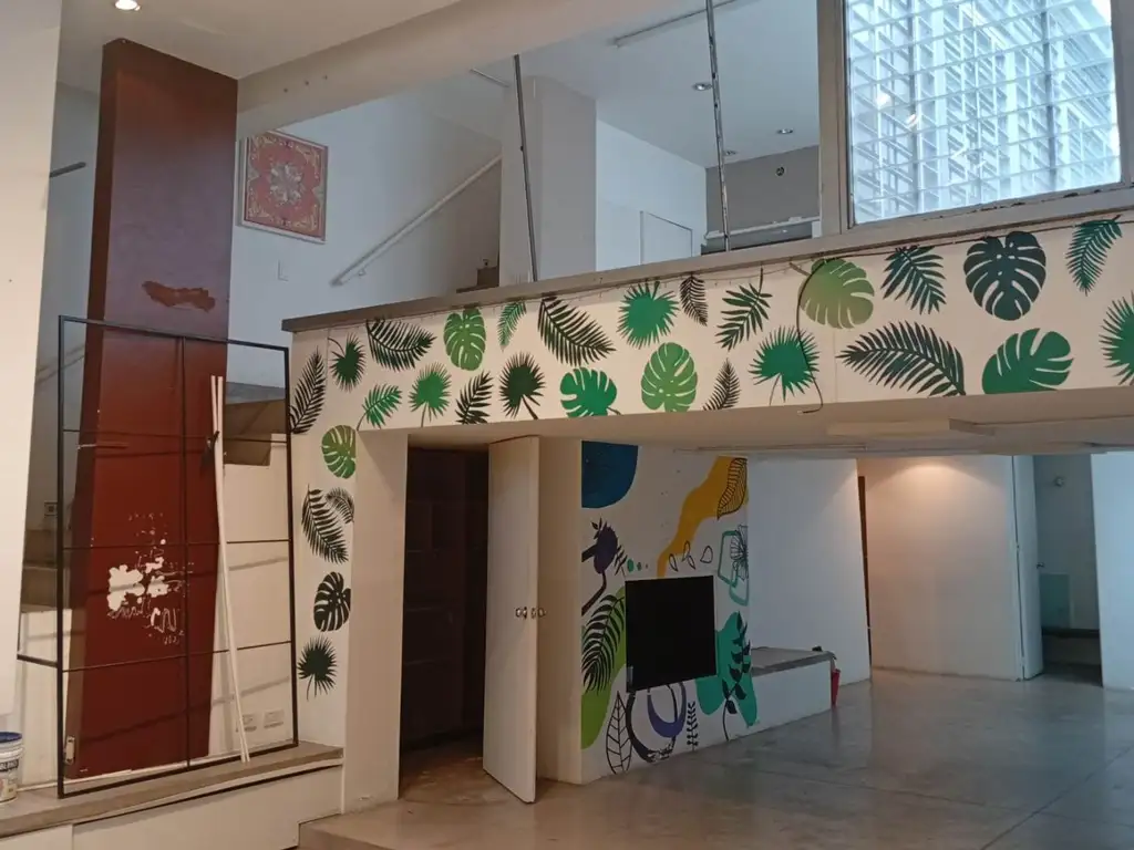 Loft em 3 níveis com pátio e terraço