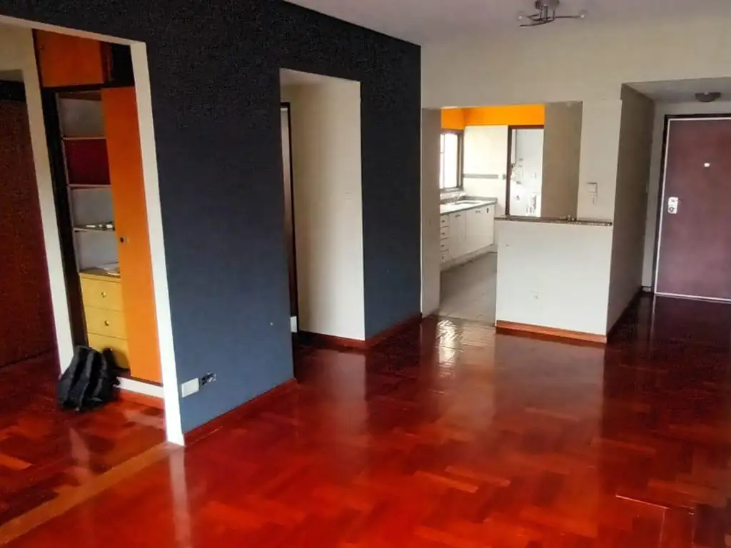 4 ambientes con balcón y cochera