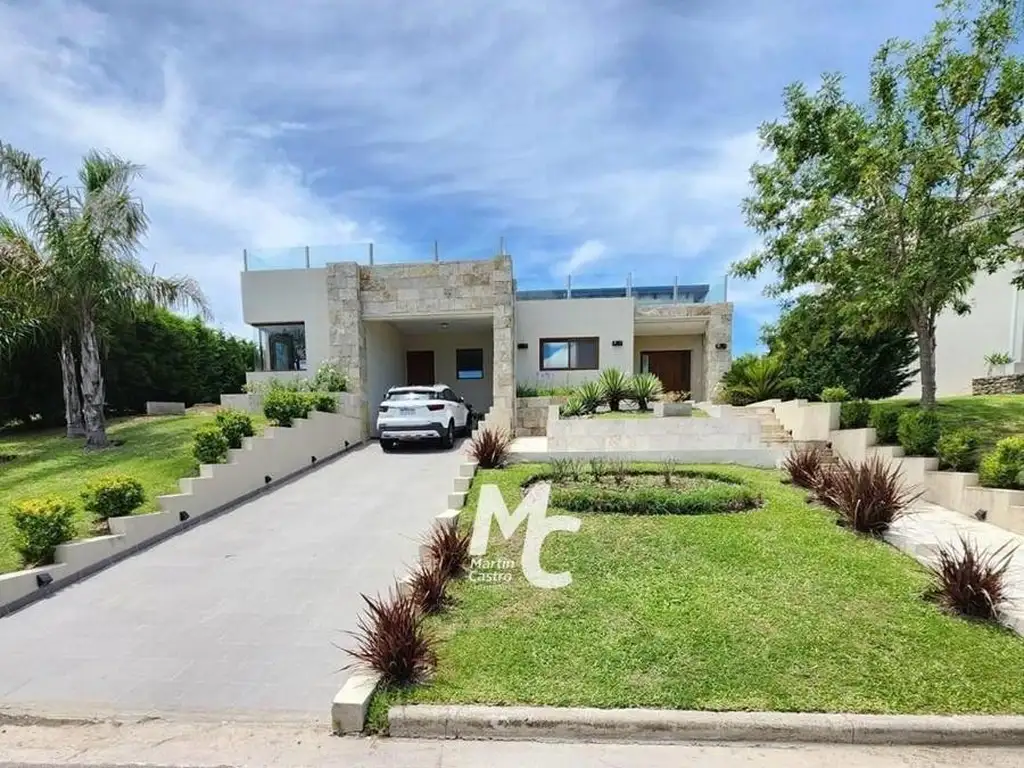 Casa amoblada con pileta y parrilla