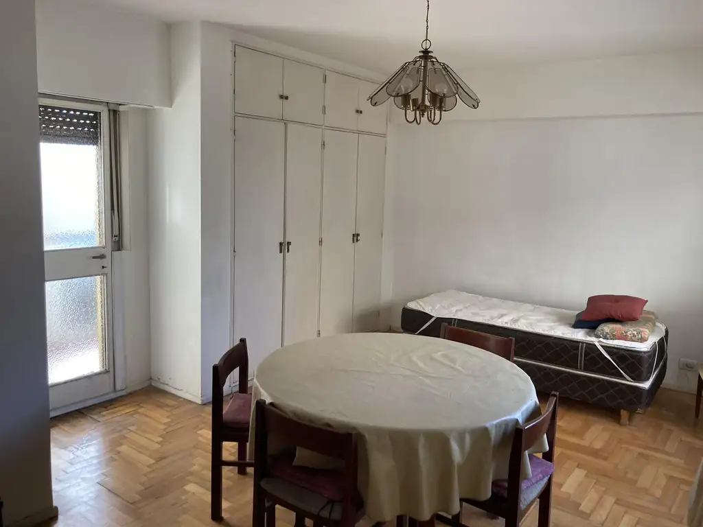 Monoambiente amoblado con balcón