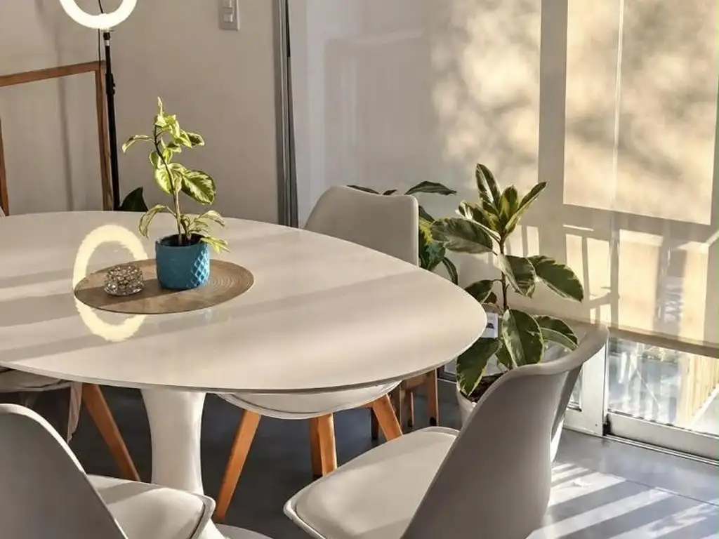 1 dormitorio con balcón