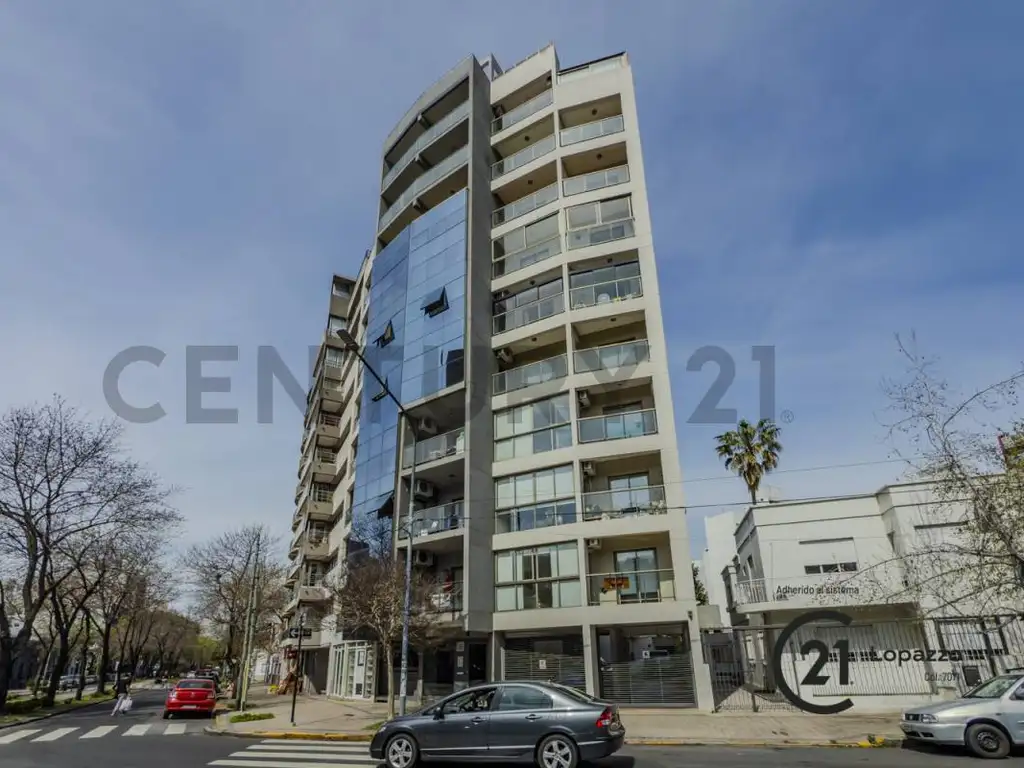 5º andar frente à Plaza Máximo Paz