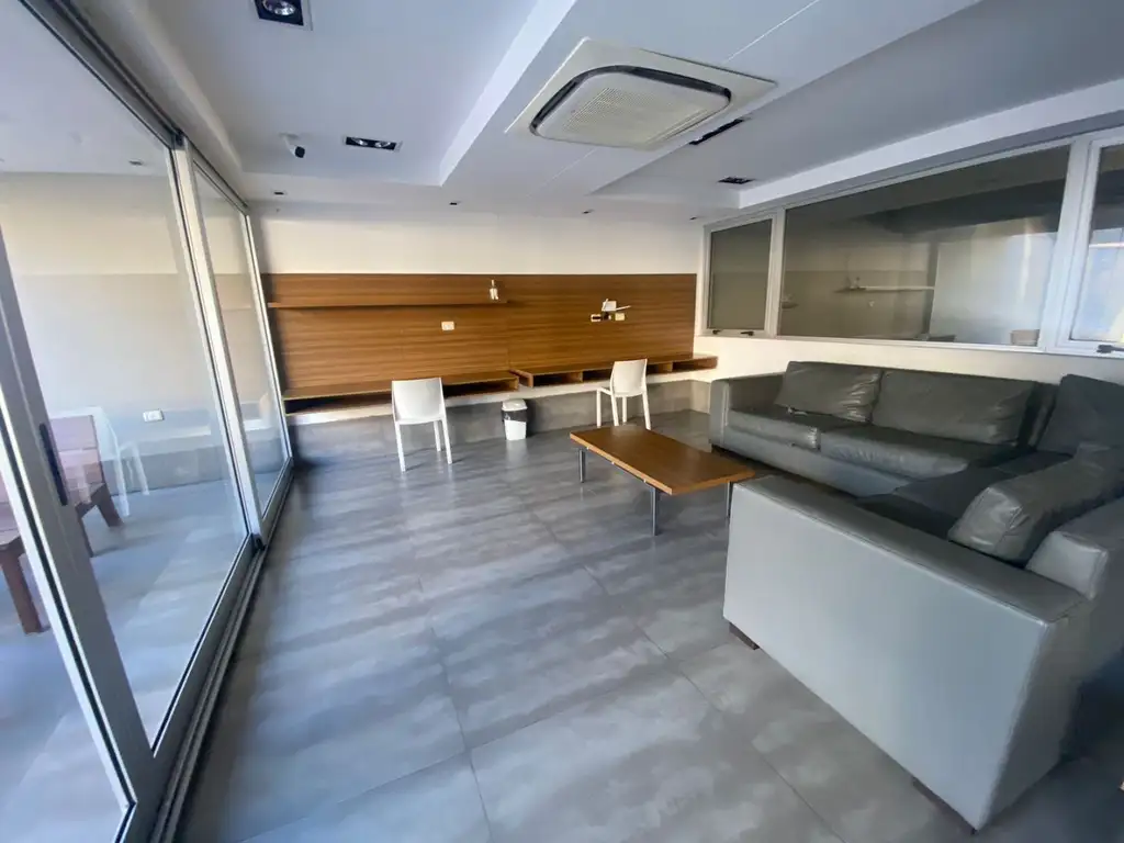 Monoambiente con balcón y amenities