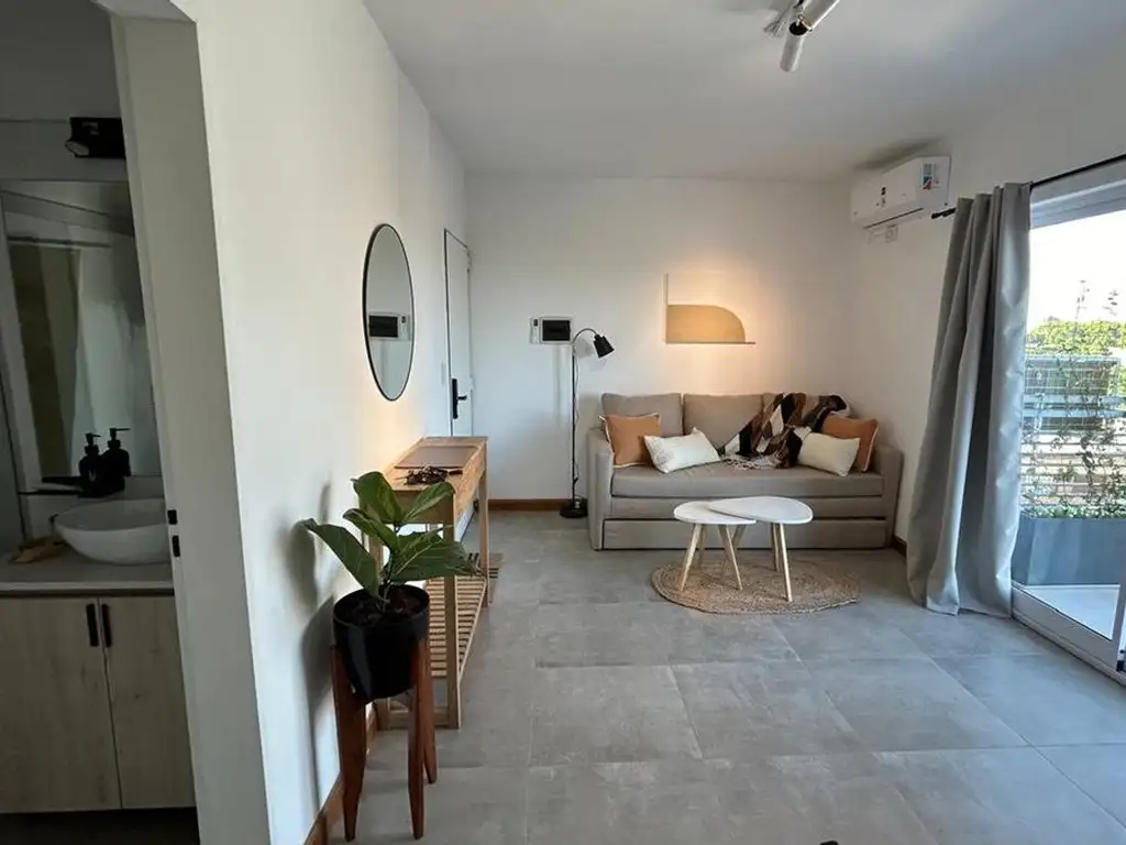 Departamento amoblado con balcón