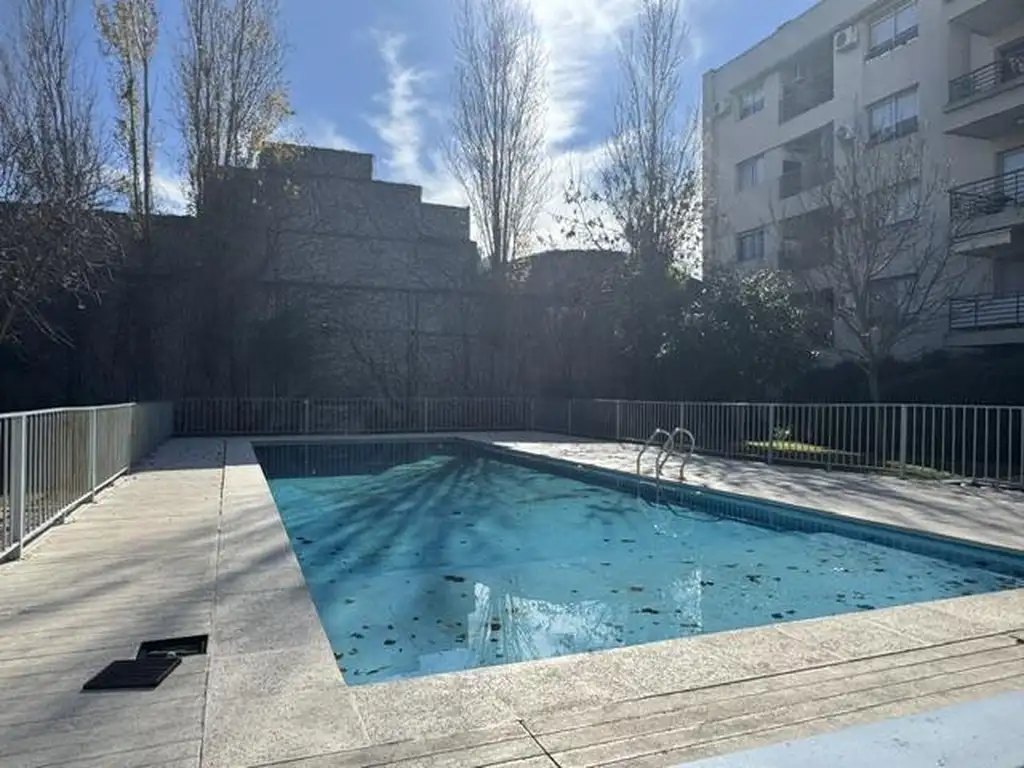 Studio com varanda e piscina