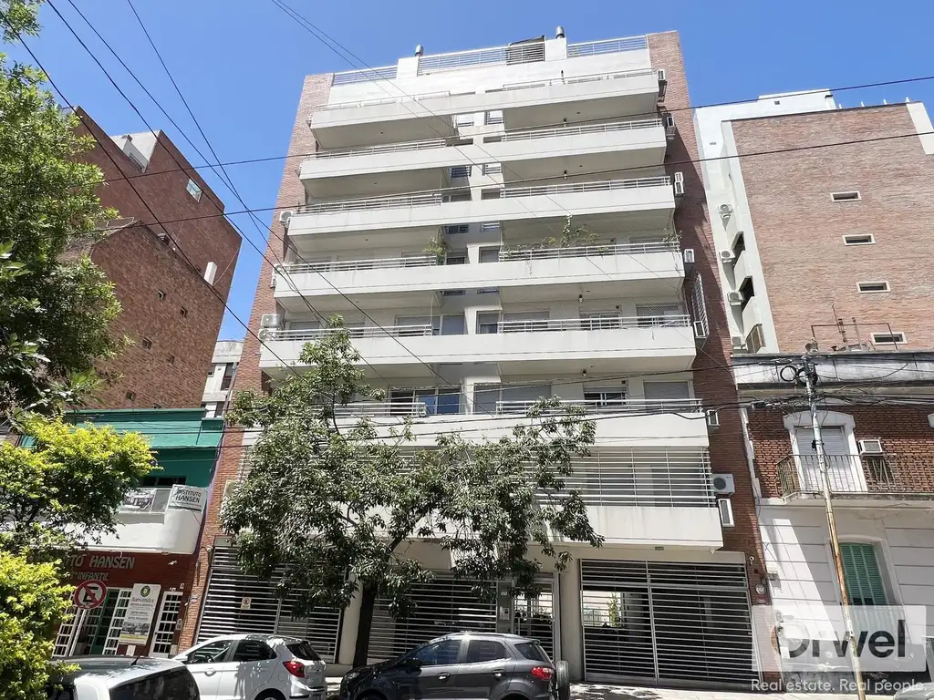 3-room unit with balcony and parking