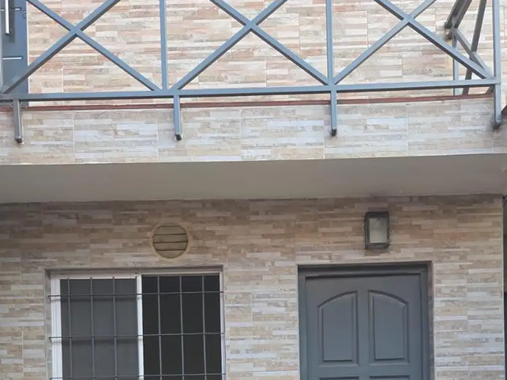 Ground-floor PH, shared patio