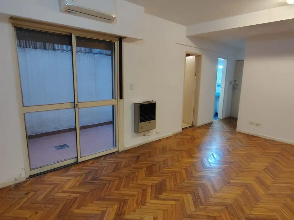 Monoambiente con patio y A/C