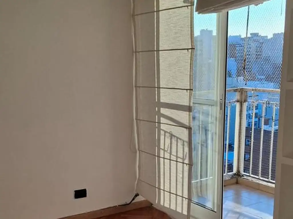 2 ambientes con balcón