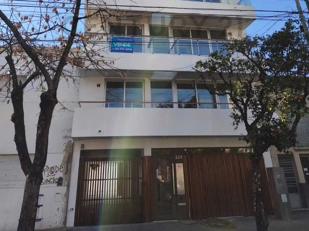 Monoambiente con balcón y cocina integrada