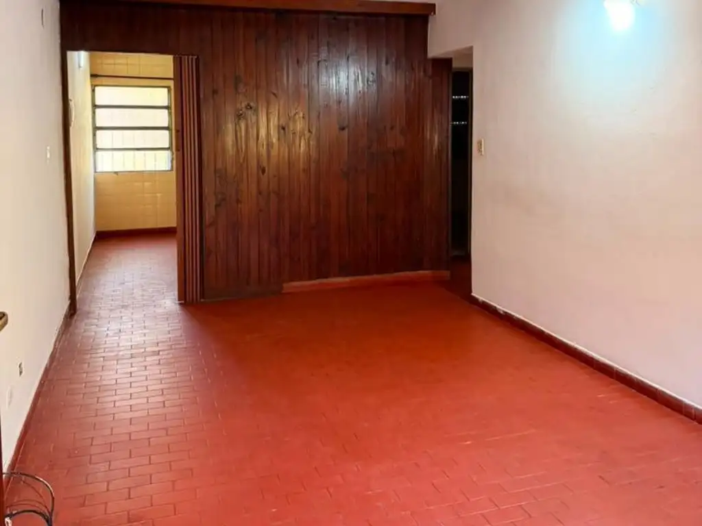 2 dormitorios, recién pintado