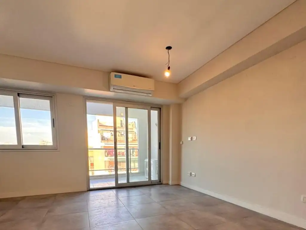 Departamento en piso 9 con balcón