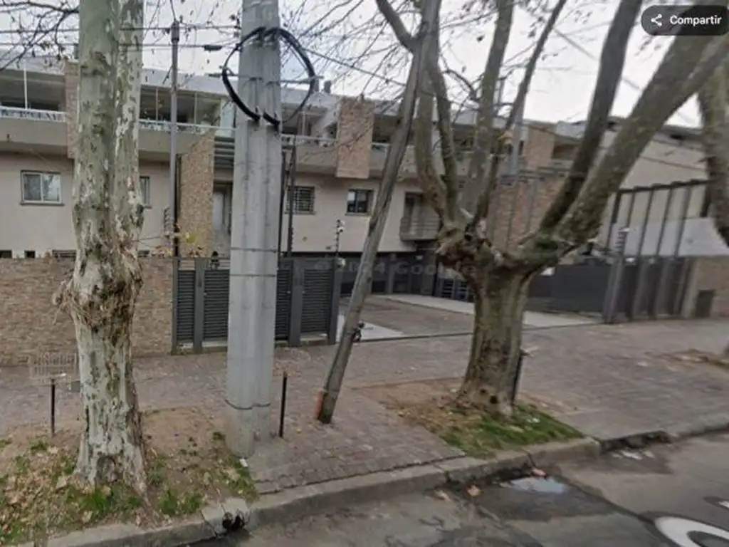 Planta baja con jardín y parrilla