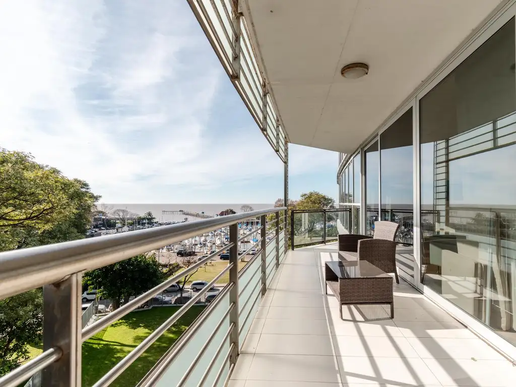 4 bedrooms, balcony and river view