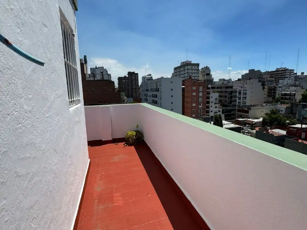 Studio with two balconies in Belgrano