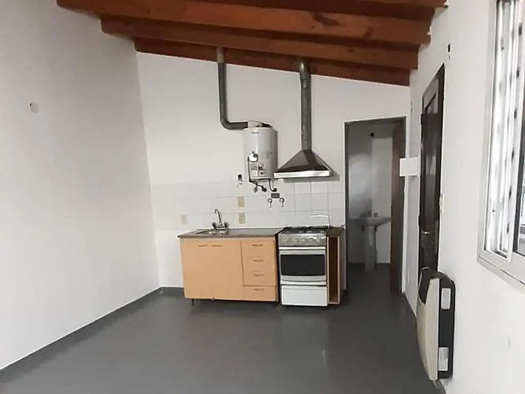 Estúdio 25 m² com pátio comum
