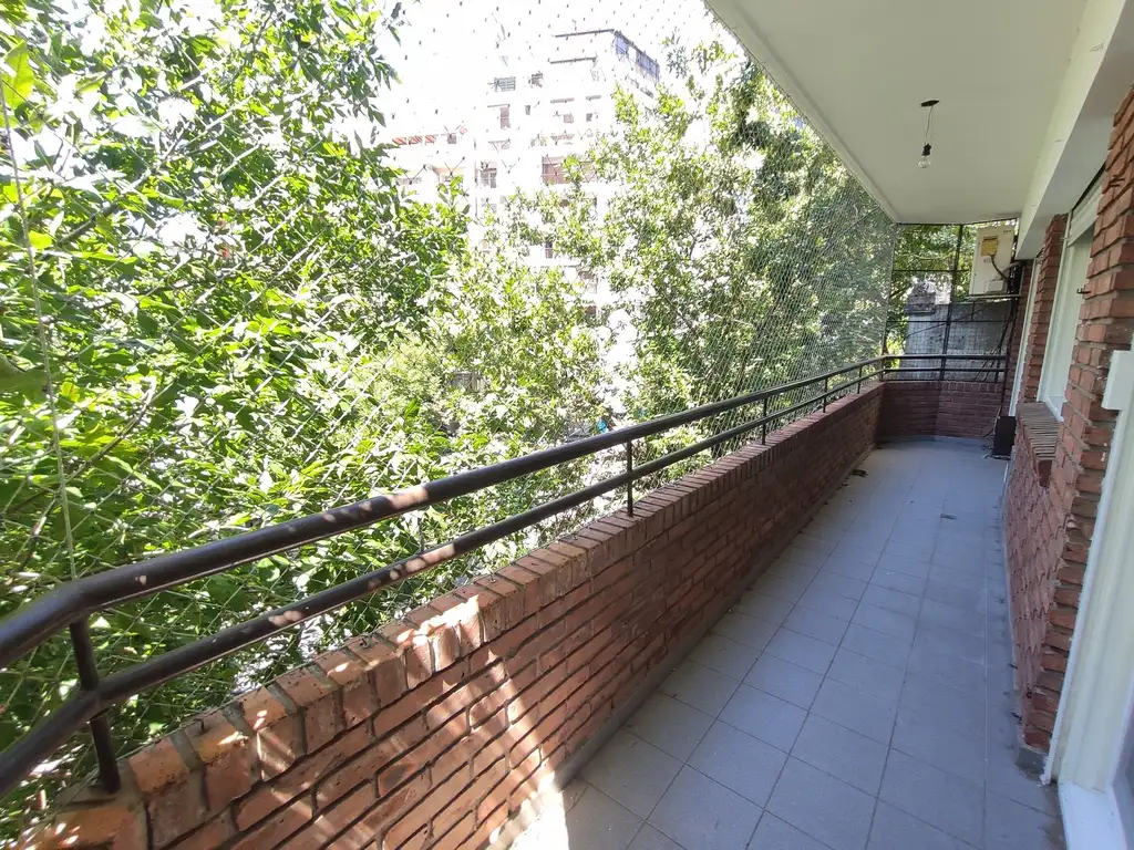 Palermo 4-room, long balcony