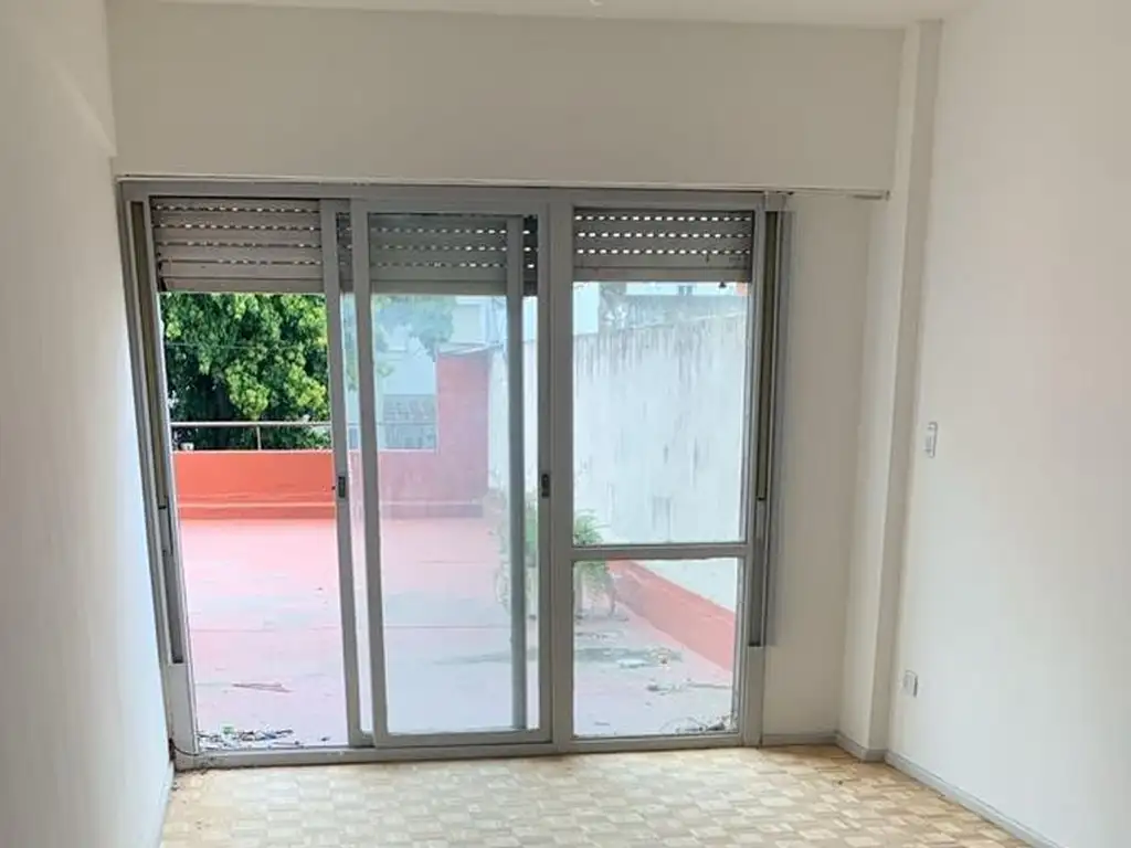 2 ambientes con balcón