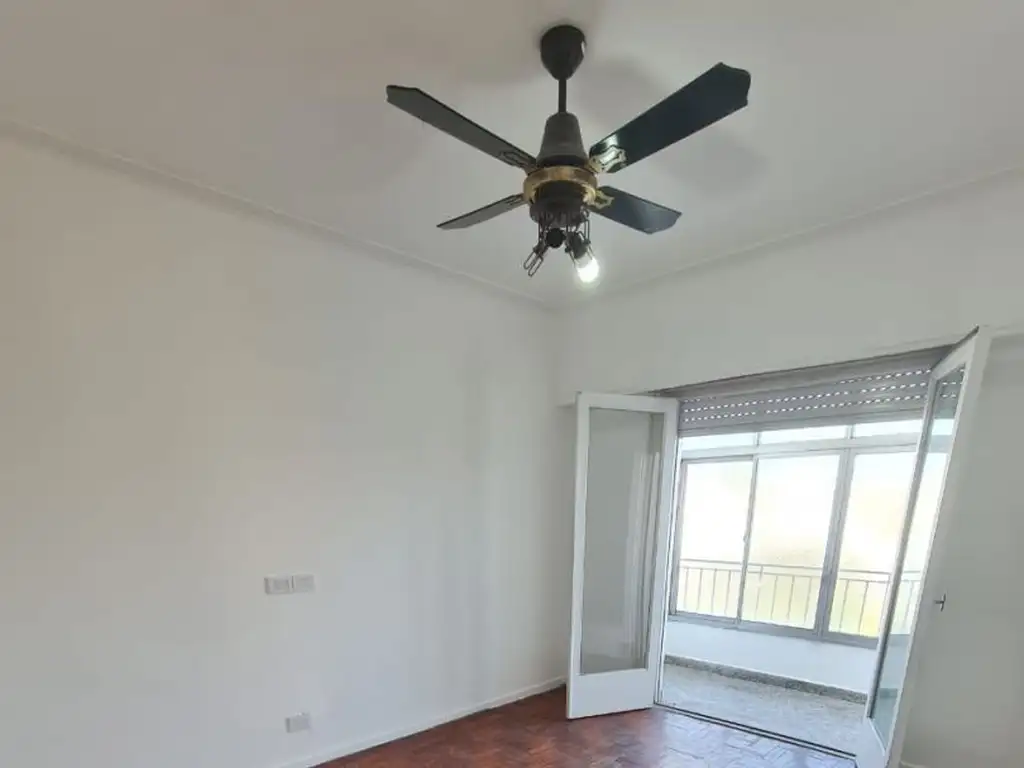 2 ambientes con oficina y balcón