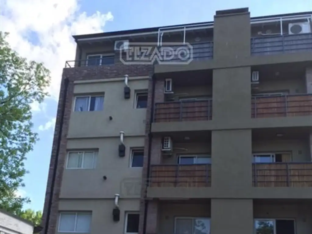 Балкон с грилем, парковка
