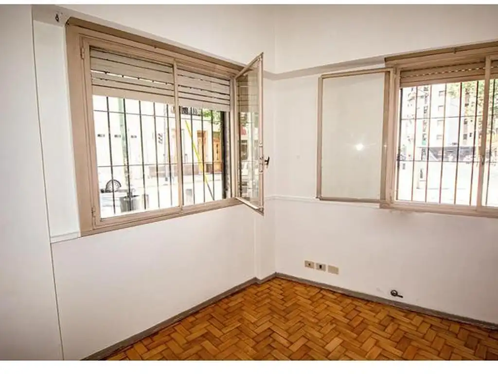 Corner studio, parquet floors