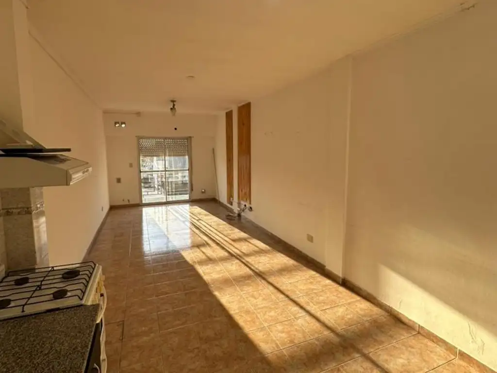 2 ambientes con balcón y bañera