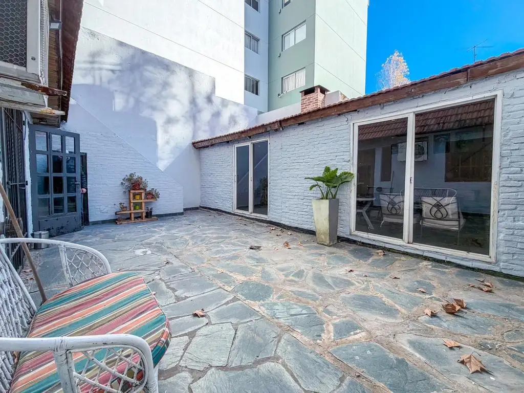 Casa con patio y quincho
