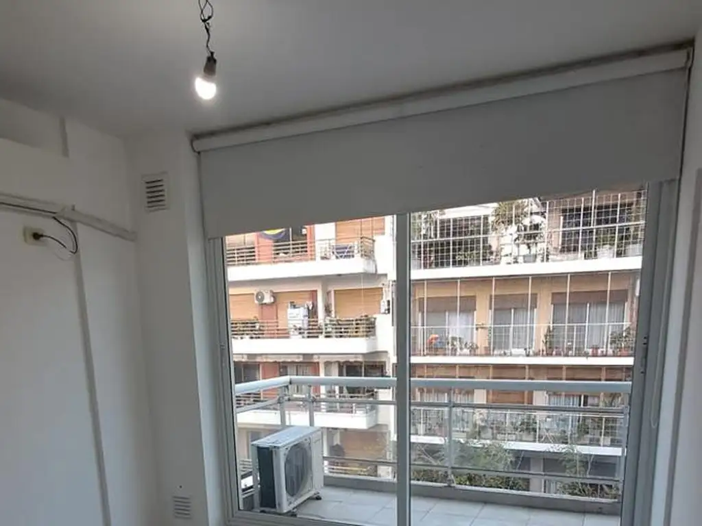 Monoambiente divisible con balcón