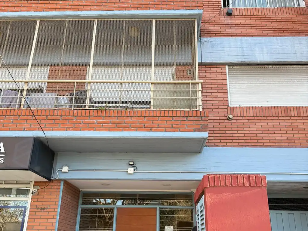 Piso 7 con balcón contrafrente