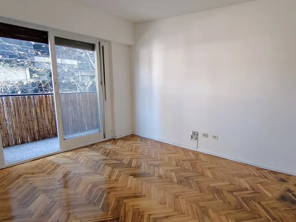 2-room apartment with front balcony