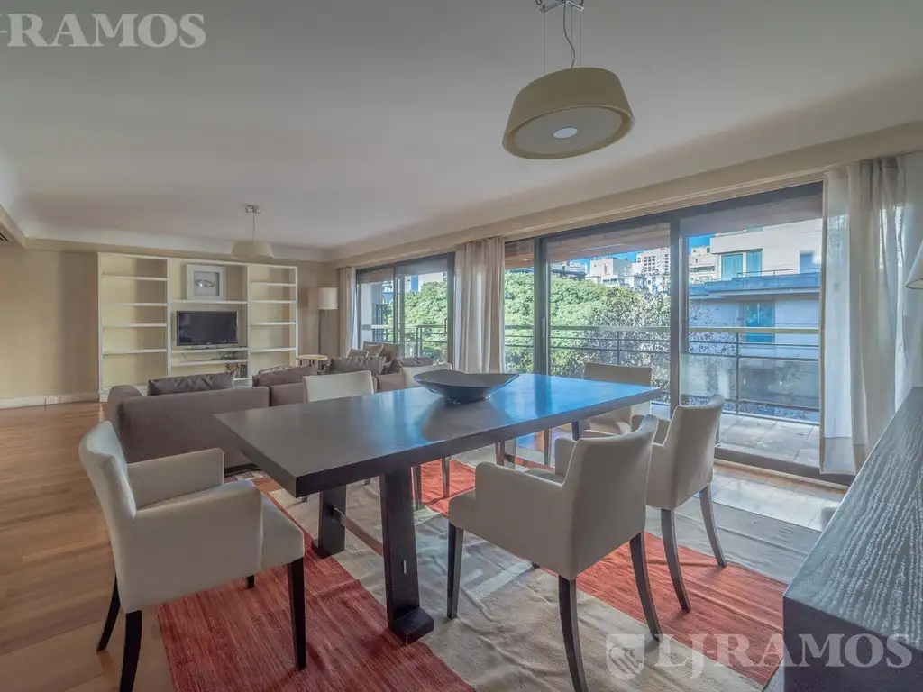 8th floor with balcony and 3 suites