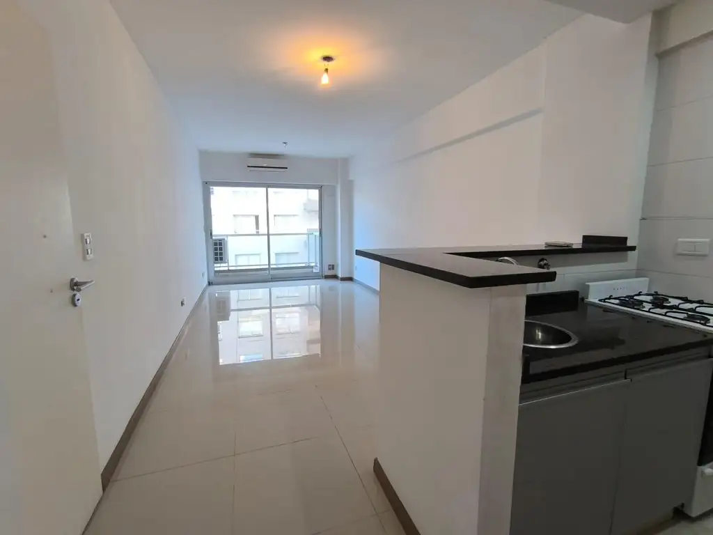 2 ambientes con balcón