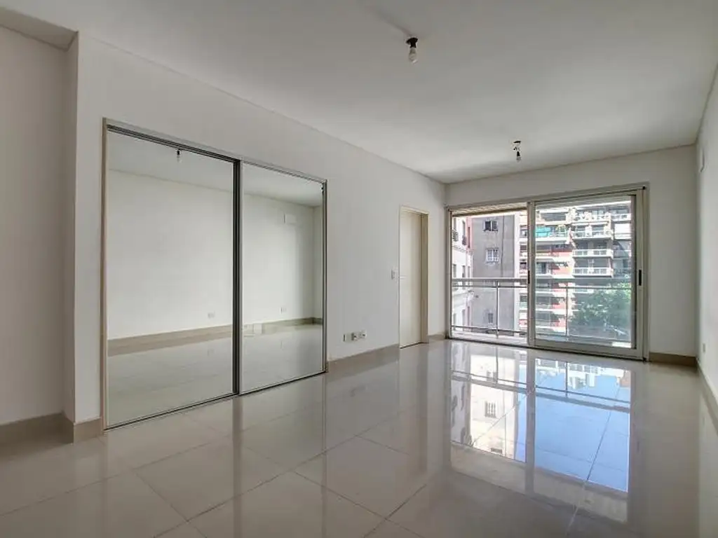 Monoambiente con balcón y amenities