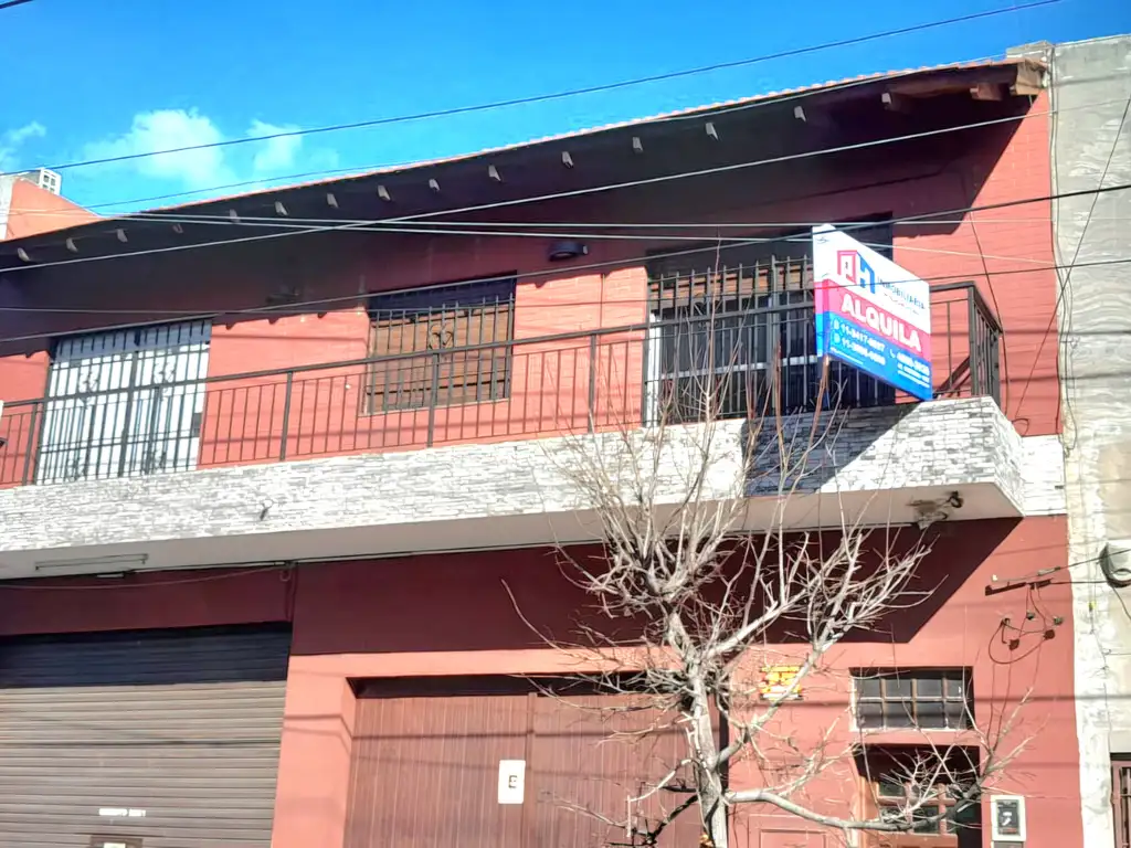 3 dormitorios, patio y balcón