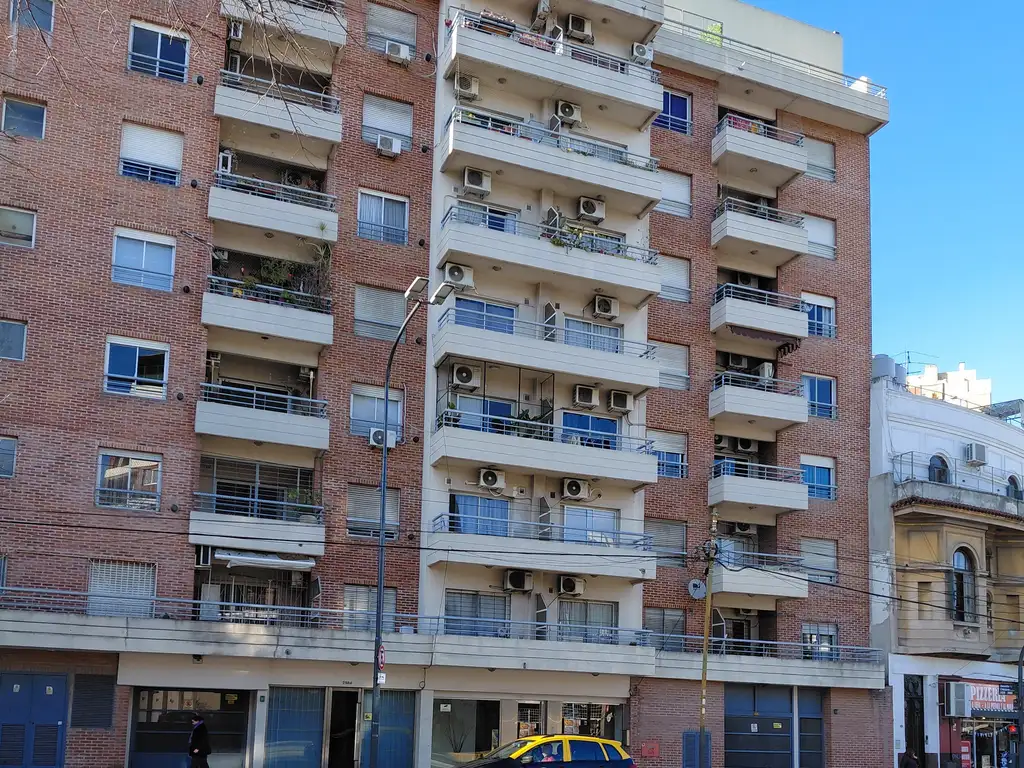 Departamento 2 ambientes con balcón