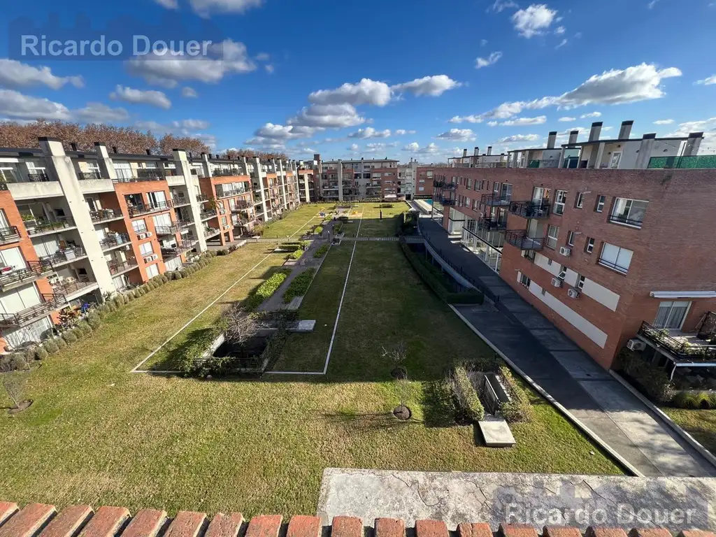 Duplex mobiliado com piscina e churrasqueira
