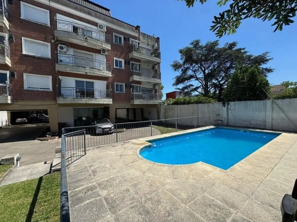 Monoambiente con balcón francés