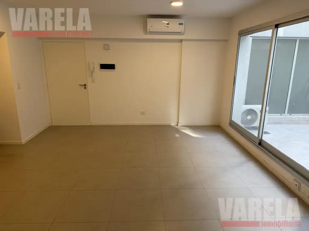 Monoambiente con patio y amenities