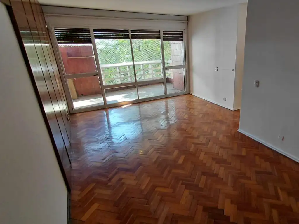 85 m² con balcón y cochera