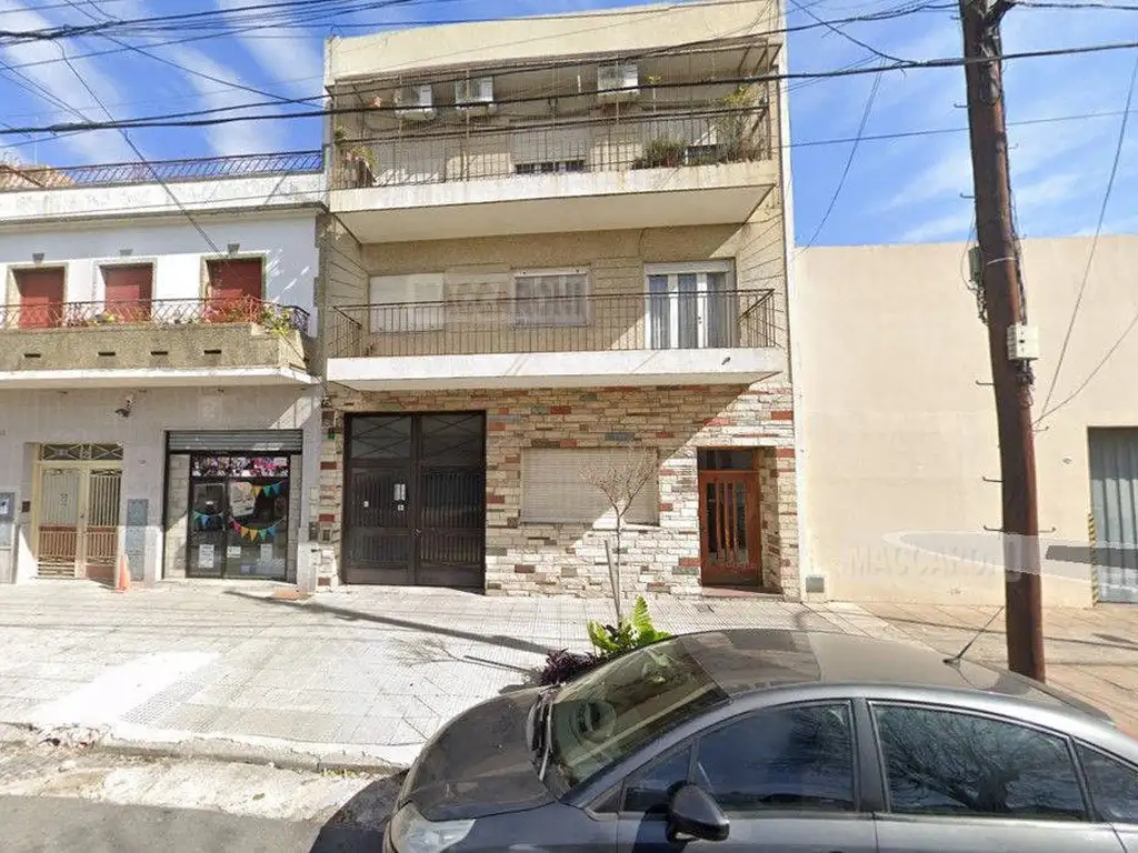 2 dormitorios con patio