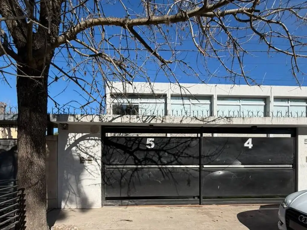 Duplex con patio y pileta