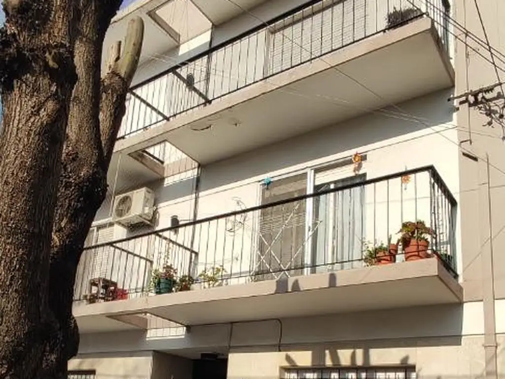 Departamento con balcón al norte
