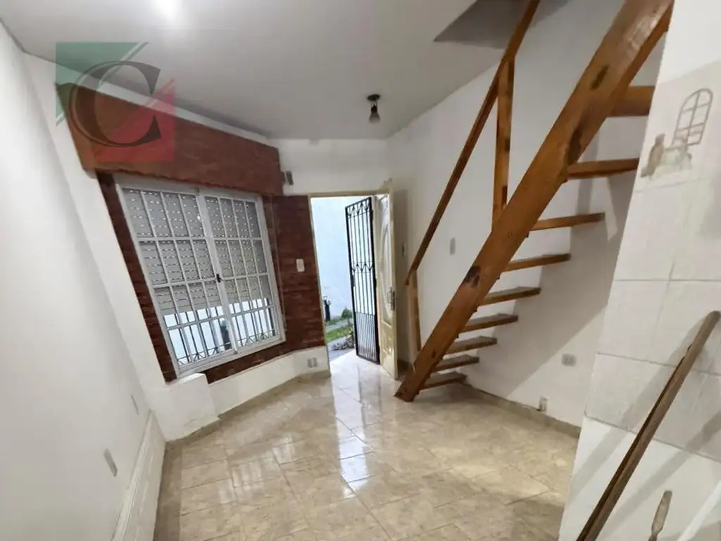 2 ambientes con balcón y A/A