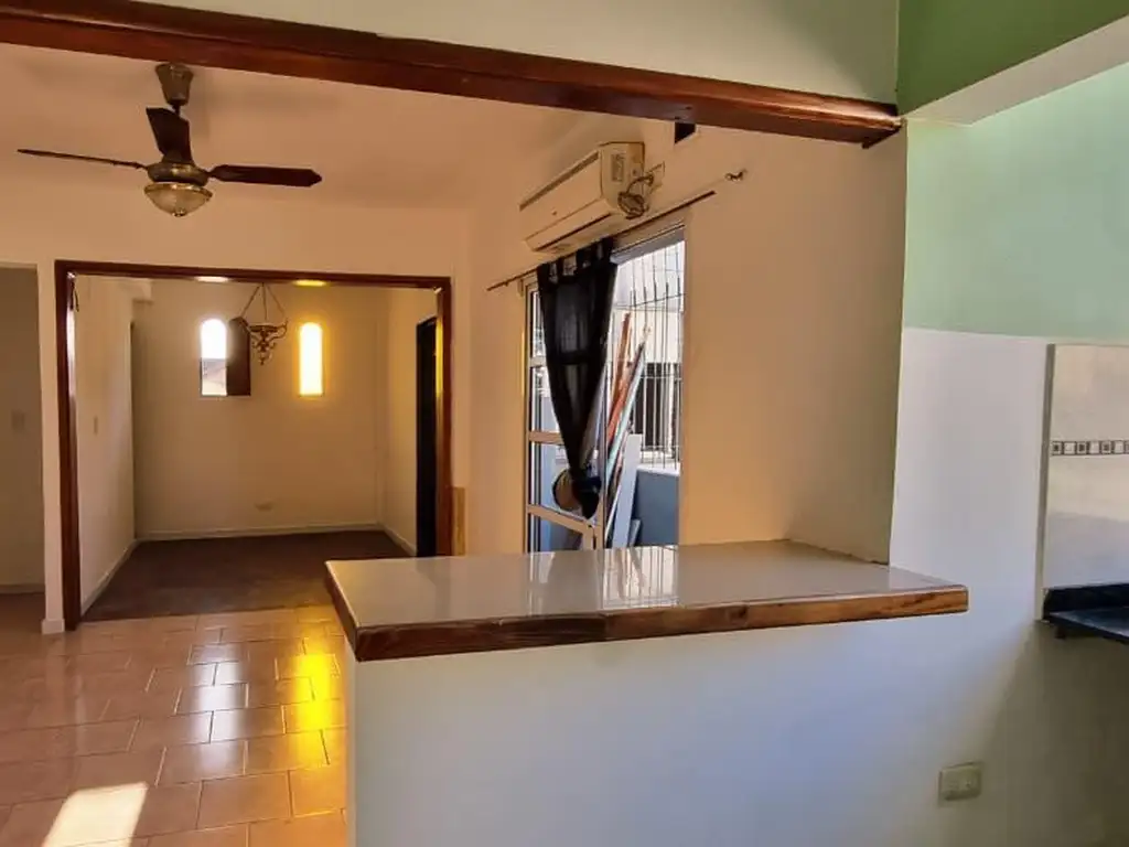 3 ambientes con balcón y AC