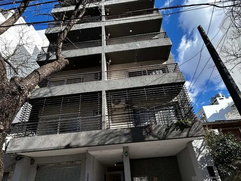 Monoambiente con balcón y A/A
