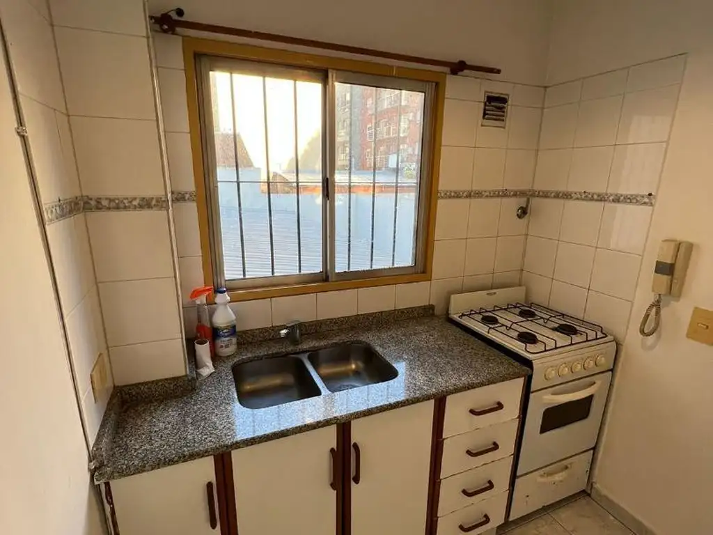 1 ambiente con balcón